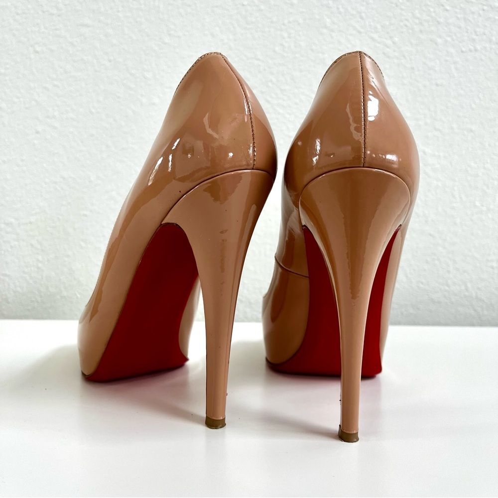 Pre loved Christian Louboutin Very Prive 120 Patent Calf Nude size 41